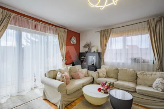 Apartament 3 camere - Etaj 1 - str. Lupeni - mobilat si utilat