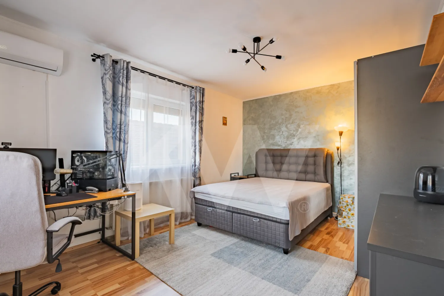 Apartament 3 camere - Etaj 1 - str. Lupeni - mobilat si utilat