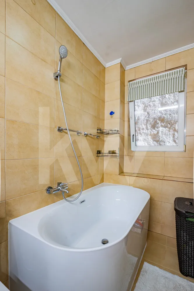 Apartament 3 camere - Etaj 1 - str. Lupeni - mobilat si utilat