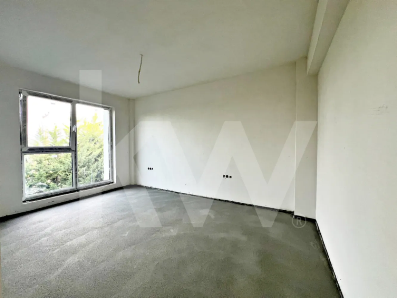 Apartament 2 camere + curte 50 mp - Natura la tine acasă! Cristian-SiBiU - Apartament 2 camere de Vânzare în Cartierul DaVinci – Cristian, Sibiu
Curte, Locație Premium, Priveliște Panoramică, Natură la Tine Acasă

Vă prezentăm un  apartament bine compartimentat, aflat intr-un imobil deosebit, situat într-o zonă înaltă, retrasă și liniștită a cartierului DaVinci din Cristian – Sibiu. 
Living + bucătărie = 30 mp
Dormitor = 13 mp
Baie = 4,5 mp
hol = 2,2 mp
Curte 50 mp

Complexul  în care se află apartamentul este format din blocuri tip vilă înșiruite, fiecare cu 7 case de scară și câte 7 apartamente – doar două pe etaj și unul la mansardă, asigurând intimitate și confort.

Poziționare excelentă – panoramă unică asupra Mărginimii Sibiului, Munților Făgăraș și localității Cristian.
Mediu natural bogat – vegetație abundentă și aer curat.

Sistem de plată; 
avans 15% + 85% la CVC = 89900 euro
La acest preț se adugă TVA-ul 

Alte tipuri de apartamente disponibile cu predarea finisaj la alb
3 camere, (SU 61,4 mp) spațiu generos, 2 băi + terasă 7 mp = 89 900 euro + TVA
3 camere, (SU 61,4 mp) spațiu generos, 2 băi + curte 50 mp - parter = 99 900 euro + TVA
ideale pentru cupluri sau investiții; 
PENTRU FINISAJ LA CHEIE SE MAI ADAUGA 10000 EURO + TVA

Toate apartamentele sunt decomandate, cu living open-space și bucătărie.
Un loc de parcare inclus în preț

Spații exterioare:
Parter – curți private de 50–110 mp;
Etaj – terase generoase de 7 mp.
Stadiu de predare – La alb 

Buget finisaje la cheie: 
Pereți și tavane finisate cu vopsea lavabilă albă;
Gresie și faianță – buget 60 lei/mp;
Tâmplărie PVC Salamander – 7 camere, 3 foi de sticlă;
Ușă metalică de intrare și uși interioare – buget 1.250 lei/ușă;
Încălzire în pardoseală cu pompa de căldură aer-apă;
Obiecte sanitare incluse – buget 2.500 lei/baie;
Instalație electrică completă – buget 15 lei/priză;
Termoizolație exterioară cu polistiren de 20 cm și tencuială decorativă;
Izolație pod cu vată minerală 20 cm + gips-carton;
Loc de parcare inclus (amenajat cu pavaj); loc suplimentar disponibil la 5.000 € + TVA.
Termen de predare august 2026!

OFERTA! in luna aprilie 2026 se ofera doua locuri de parcare incluse in pret!!!!

Contactează-ne pentru mai multe detalii sau o vizionare!
Fă-ți casa într-un cadru natural, liniștit, dar aproape de Sibiu.

