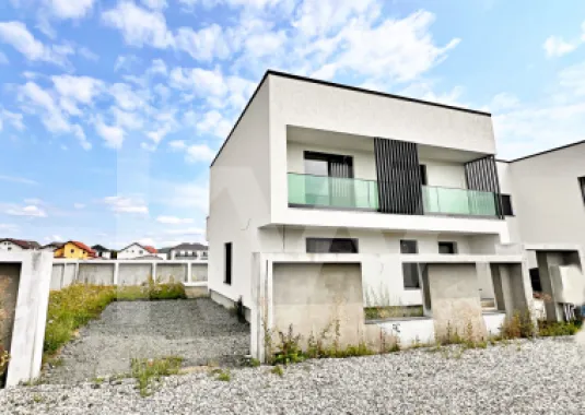 De vânzare casă tip duplex cu garaj în Selimbăr, Sibiu – construcție premium