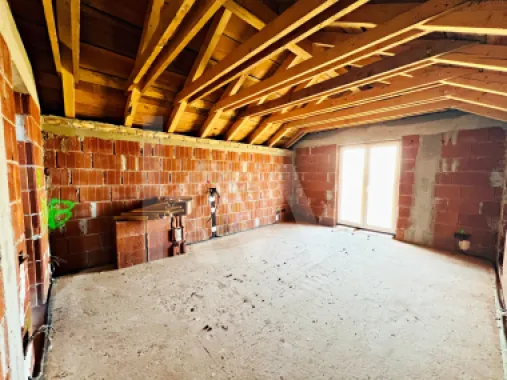 Casa unifamilială mare 5 cam, garaj, curte. Întabulată. Fughiu Oradea