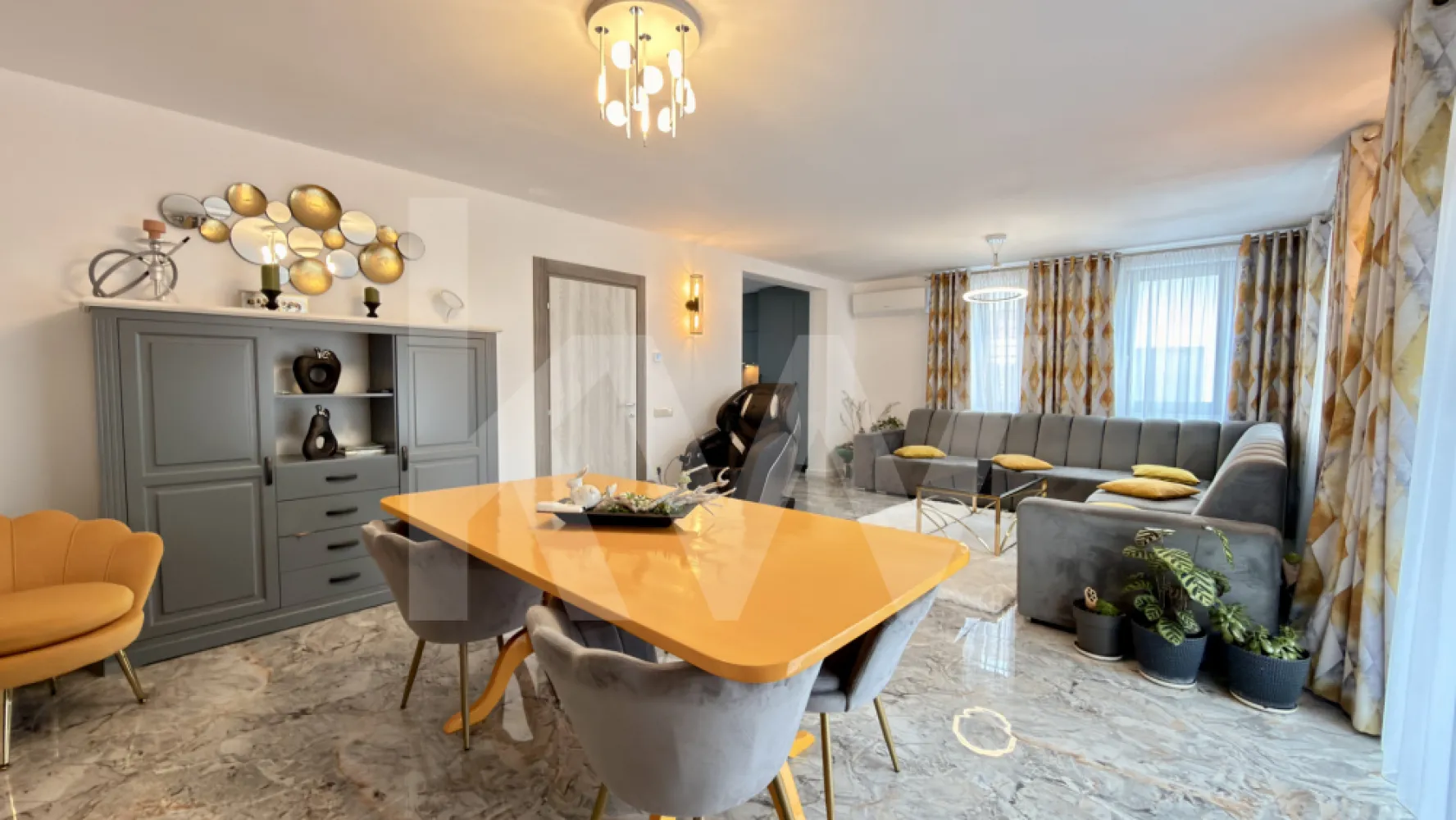Casă modernă cu 240 mp utili | Cartierul Tineretului - Situată în Cartierul Tineretului, una dintre cele mai apreciate zone rezidențiale din Sibiu, această vilă modernă impresionează prin spațiile generoase, compartimentarea inteligentă și atmosfera elegantă, fiind alegerea ideală pentru o familie care își dorește confort, intimitate și un stil de viață premium.

Proprietatea dispune de aproximativ 240 mp utili, desfășurați pe trei niveluri, și este amplasată pe un teren de 264 mp, într-o zonă liniștită, compusă predominant din case.

Compartimentare

Parter  
Zona de zi este gândită pentru confort și funcționalitate, oferind un living generos cu zonă de dining și bucătărie open space, perfect integrată pentru momentele petrecute în familie sau alături de prieteni. La acest nivel regăsim și o baie, precum și un spațiu de depozitare discret integrat.

Etaj  
Etajul este dedicat zonei de odihnă și oferă două dormitoare spațioase, fiecare beneficiind de baie proprie. Dormitorul matrimonial se remarcă prin suprafața generoasă și atmosfera elegantă, creând un spațiu ideal pentru relaxare și intimitate.

Nivel superior

Cu aproximativ 78 mp utili, ultimul nivel al proprietății a fost conceput ca un spațiu independent și versatil, oferind living, dormitor cu dressing și baie proprie. Datorită compartimentării eficiente și intimității oferite, acest spațiu poate funcționa perfect ca apartament privat pentru oaspeți, birou, zonă de relaxare sau chiar master suite extins.

Dotări și finisaje

Proprietatea beneficiază de finisaje moderne și dotări premium, atent alese pentru un plus de confort și siguranță:

• încălzire în pardoseală  
• sistem de climatizare  
• aer condiționat  
• sistem de supraveghere  
• poartă electrică  
• bucătărie complet utilată  
• mobilier de calitate  

Exterior

Curtea privată și terasa completează perfect proprietatea, oferind un spațiu ideal pentru relaxare într-un cadru rezidențial liniștit și bine cotat.

Această vilă reprezintă o combinație reușită între spațiu generos, compartimentare practică, finisaje moderne și poziționare excelentă într-una dintre cele mai căutate zone ale Sibiului.

Pentru mai multe informații sau pentru programarea unei vizionări, vă stau cu drag la dispoziție.
