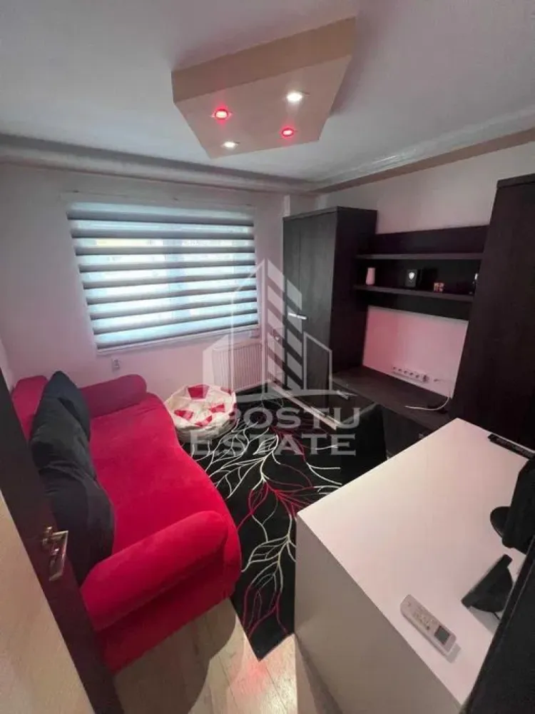 Apartament cu 3 camere, 2 bai, de inchiriat, Timisoara, zona UMT - Agentia imobiliara APOSTU ESTATE va propune spre inchiriere un apartament cu 2 camere, spatios si luminos, situat in Giroc, intr-o zona linistita si bine pozitionata, potrivit pentru cupluri,familii, sau studenti care isi doresc o locuinta unde sa se simta confortabil si cu acces facil catre scoli, statii de autobuz, supermarketuri , magazine de zona, parcuri.

Suprafata utila: 74mpu
Compartimentare eficienta:
-Hol de acces.
-Living room luminos cu TV.
-Bucatarie inchisa, mobilata si utilata.
-Dormitor principal.
-Dormitor secundar.
-Baie cu cada.
-Baie de servici.

Confort si facilitati:
-Incalzirea apartamentului: Calorifere, Termoficare.
-Apartamentul este complet mobilat si utilat.
- Nu se accepta animale de companie de catre proprietar.
-Apartamentul dispune de o unitate AC in fiecare camera.

Localizare:
-Timis, Timisoara, zona UMT, acces facil : Continental Automotive, Amazonia Aquapark, Liceul Tehnologic Energetic Regele Ferdinand.

Ideal pentru:
-Cupluri.
-Persoane singure.
-Familii.

Disponibilitate: imediata
Pret chirie lunara: 400 euro, negociabil.
Programeaza o vizionare pentru a-ti putea imagina viitorul aici!
ID intern: CP3136415