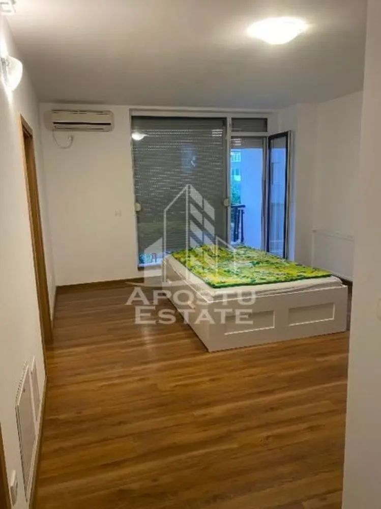 Apartament cu o camera , de vanzare, zona Sagului, Timisoara - APOSTU ESTATE va propune spre vanzare un apartament cu o camera, in bloc nou, situat in zona Sagului.
Apartamentul este situat la etajul 2 din 4 intr-un imobil nou, cu lift si are o suprafata de 37 mp utili+ balcon 5 mp.
Compartimentare:
- Hol de acces
- Dormitor cu balcon
- Baie cu cada
- Bucatarie separata

Confortul termic este realizat prin intermediul centralei comune a blocului si a aparatului pentru aer conditionat.
Zona foarte linistita cu numeroase facilitati si puncte de interes precum: acces rapid si usor la mijloacele de transport in comun, magazin Profi si supermarket-uri in apropiere, mall-ul Shopping City la cateva minute distanta, farmacii, institutii de invatamant, restaurante, baruri, cafenele si multe altele.
Acceptam orice fel de credit bancar. Oferim consultanta si solutii financiare prin colaboratorii nostri.
Va asteptam cu drag la o vizionare chiar si astazi!
CP3136403