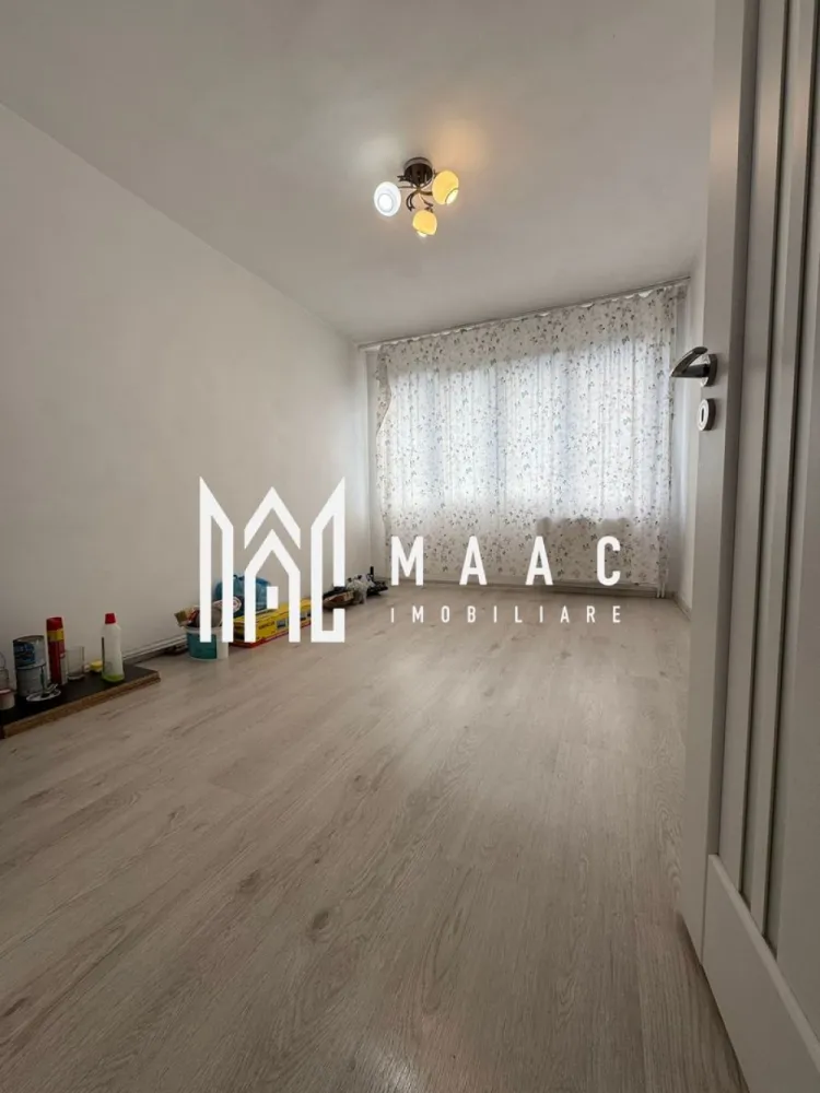 Apartament 2 camere | Zona Nord | Mutare imediata | Etaj 3 - Apartament 2 camere de vânzare – Râmnicu Vâlcea, Str. Matei Basarab

MAAC Imobiliare vă propune spre vânzare un apartament cu 2 camere, situat pe strada Matei Basarab din Râmnicu Vâlcea, într-o zonă foarte bine poziționată, în apropiere de Piața Nord, biserică, magazine, spital și unități de învățământ.

Detalii proprietate:

* Etaj 3, poziționat la mijlocul blocului
* Bloc dotat cu lift
* Suprafață utilă: 46,24 mp
* Suprafață construită: 51,03 mp
* Compartimentare practică:
 * Dormitor
 * Sufragerie
 * Bucătărie
 * Baie cu geam pentru aerisire naturală
 * Balcon

Avantaje:

* Vedere panoramică
* Apartament finisat clasic, bine întreținut
* Zonă liniștită și accesibilă
* Aproape de toate punctele de interes: piață, magazine, spital, școli și licee
* Se acceptă achiziția prin credit imobiliar

Pentru informații suplimentare și programarea unei vizionări, contactați MAAC Imobiliare. CP 3135382