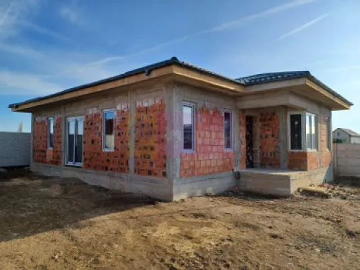 Dragomirești casă parter 4 camere 2 băi, terasă, apă, canalizare, gaze
