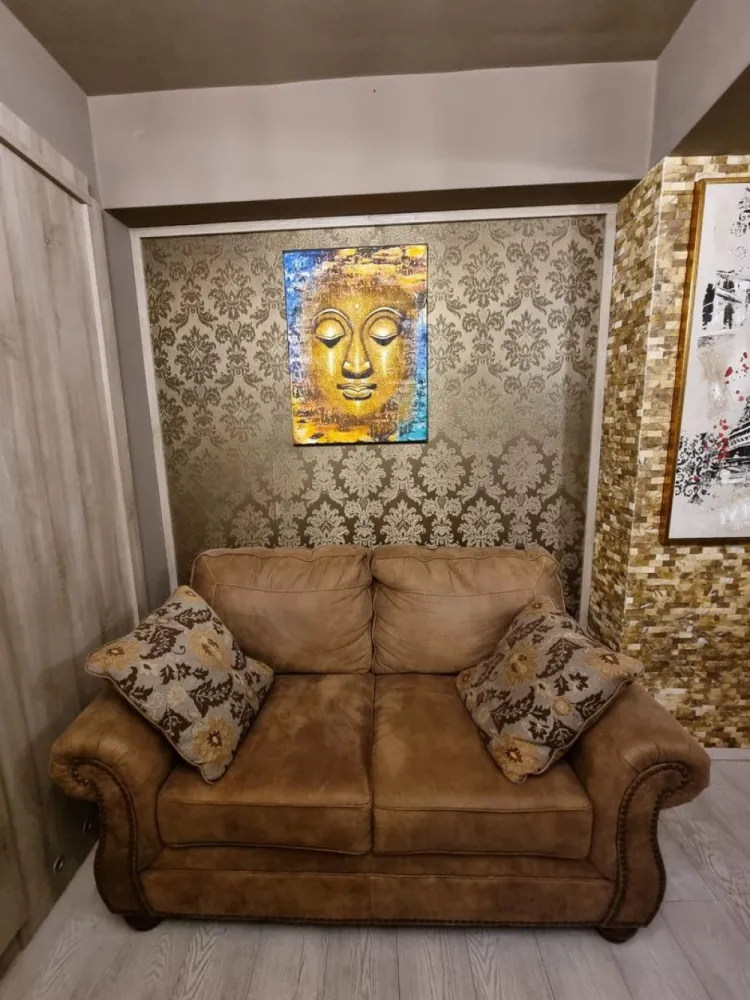 Inchiriere apartament 2 Camere Lux Nerva Traian - Acest apartament cu 2 camere, situat la etajul 1, are o suprafață utilă de 55 mp. Este decomandat, iar blocul este finalizat in 2013. Finisajele sunt de calitate, iar mobilierul modern îți oferă un spațiu plăcut. 

Locația este ideală, având acces rapid la transportul în comun. În apropiere se află stații de metrou și autobuz, facilitând deplasarea în oraș. La doar câțiva pași, găsești parcuri, cafenele și restaurante variate. De asemenea, educația este la îndemână, cu universități și școli de prestigiu în apropiere.

Disponibil imediat . Se inchiriaza complet mobilat si utilat.
Va stam la dispozitie pentru informatii suplimentare sau pentru programarea unei vizionari.
Comisionul agentiei este de 50% din prima prima luna, iar perioada minima a inchirierii este de 12 luni.

Cu deosebita consideratie,
Arbore Real Estate