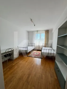 3 CASUTE IN MIJLOCUL NATURII