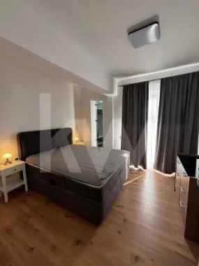 Apartament 3 camere modern, mobilat nou, 2 băi, etaj 5 cu lift – gata de mutare!