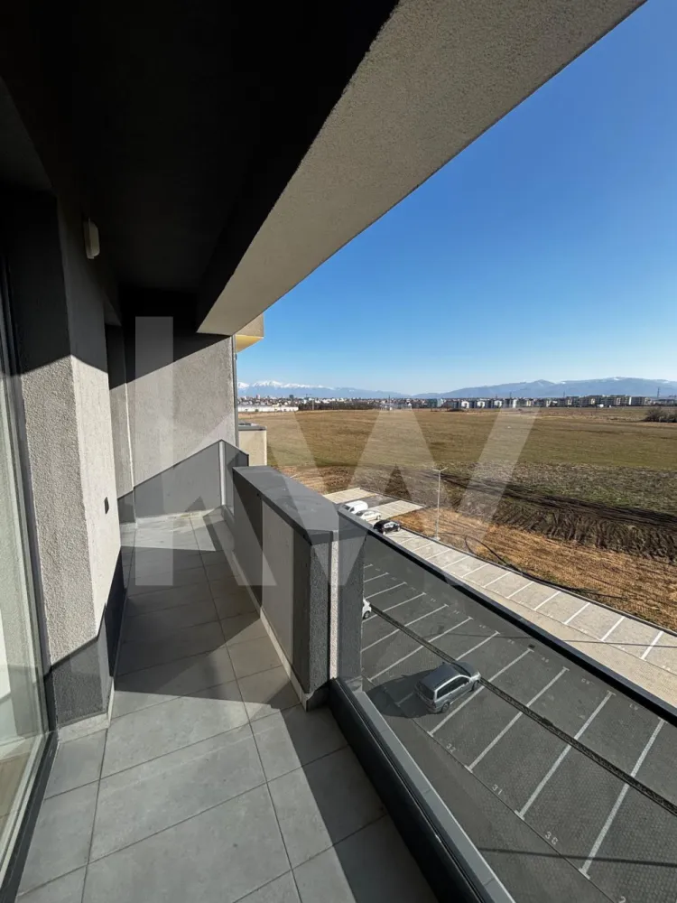 Apartament 3 camere modern, mobilat nou, 2 băi, etaj 5 cu lift – gata de mutare! - Oferim spre închiriere un apartament modern cu 3 camere, semidecomandat, situat la etajul 5 al unui imobil dotat cu lift, ideal pentru cei care își doresc confort și un spațiu bine organizat.
Locuința este nou mobilată , într-un stil modern, fiind pregătită pentru mutare imediată. Compartimentarea practică oferă un living luminos, două dormitoare confortabile, două băi și un dressing generos, perfect pentru organizarea eficientă a lucrurilor.
Apartamentul oferă un ambient plăcut și funcțional, potrivit pentru o persoana care caută un spațiu primitor, într-o locuință amenajată cu grijă.
Dacă îți dorești un apartament modern, bine compartimentat și gata de locuit, acesta poate fi alegerea potrivită.