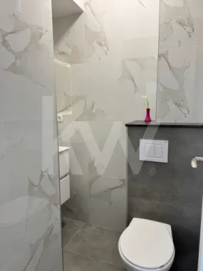 Apartament 3 camere modern, mobilat nou, 2 băi, etaj 5 cu lift – gata de mutare!