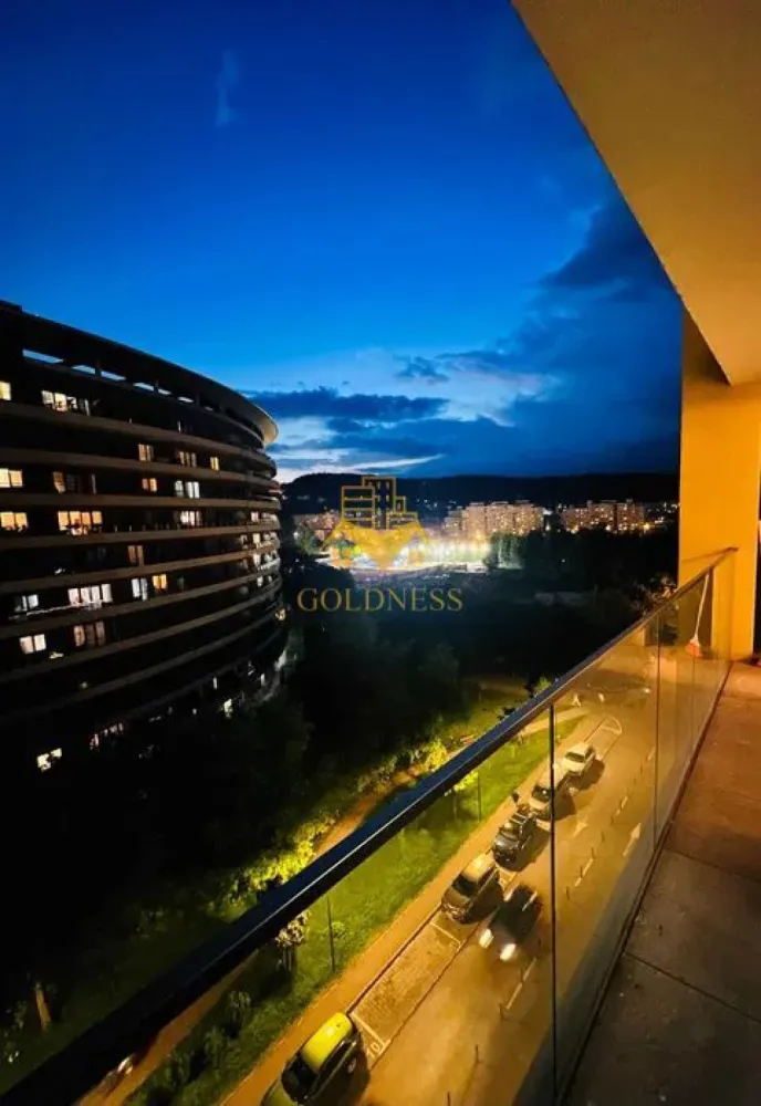 2 camere, Premium, Pet Friendly, Parcare,Plopilor, Parc Rozelor, USAMV - GOLDNESS Imobiliare vă propune spre închiriere un apartament cu 2 camere complet mobilat și utilat, la etajul 8 într-un imobil de 10 etaje, în Cartierul Plopilor.
Posibilitate de parcare in fata blocului!
Se află în apropierea stațiilor de transport în comun, magazine, restaurante, spații verzi, farmacii, etc.

Apartamentul este compartimentat astfel:
- dormitor cu pat matrimonial, dressing, noptiere
- living cu canapea extensibila, dreesing, loc de servit masa, aer conditionat, comoda tv
- bucatarie complet utilată și mobilată, loc de servit masa
- baie cu cabina de dus, calorifer port prosop și dulap pentru depozitare.
- terasa de 10 mp.

Imobilul este dotat cu toate cele necesare- centrală proprie, frigider, aragaz, hotă, mașină de spălat haine si vase, aer conditionat, etc.

Dacă sunteți interesați de acest apartament și doriți să îl vizionați, dar și pentru alte oferte nu ezitați să ne contactați telefonic sau prin e-mail. Vă stăm la dispoziție!
Pentru intermediere se percepe un comision de 50% din prețul chiriei!