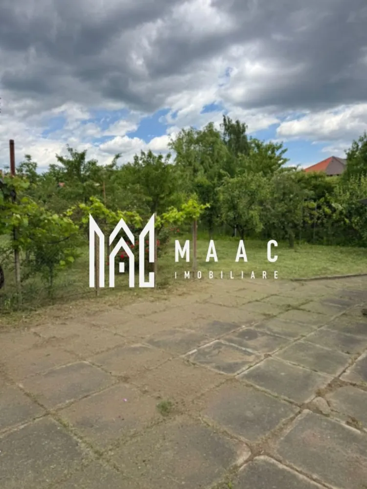 Teren 900 mp I intravilan I Zona Calea Dumbrăvii - MAAC Imobiliare va ofera spre vânzare un teren intravilan situat într-o zonă foarte bună a municipiului Sibiu, pe strada care face legătura între Calea Dumbrăvii și Strada Octavian Goga, cu acces facil către principalele puncte de interes ale orașului.

Terenul are o suprafață de aproximativ 902 mp (19 m deschidere la stradă și 47,5 m adâncime), este perfect plat, având o formă regulată, ideală pentru construcția unei locuințe individuale, duplex sau pentru dezvoltare imobiliară.

Avantaje:

* Teren intravilan.
* Toate utilitățile disponibile la proprietate: apă, canalizare, gaz, energie electrică.
* Există o construcție pe teren.
* Nu necesită întocmirea unui PUZ pentru edificare.
* Front stradal generos de 19 m.
* Zonă liniștită și bine conectată la infrastructura orașului.
* Acces rapid către centrul orașului, școli, magazine și zone comerciale.

Proprietatea reprezintă o oportunitate excelentă atât pentru construirea unei locuințe, cât și pentru investiție, datorită amplasării într-una dintre cele mai căutate zone ale Sibiului.

Suprafață: 902 mp
Front stradal: 19 m
Adâncime: 47,5 m

Pentru mai multe detalii precizatii ca ati vazut anuntul cu ID CP3136490