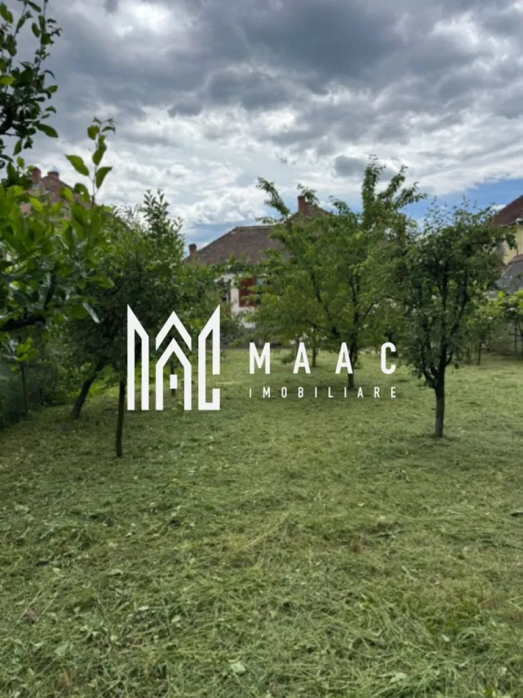 Teren 900 mp I intravilan I Zona Calea Dumbrăvii - MAAC Imobiliare va ofera spre vânzare un teren intravilan situat într-o zonă foarte bună a municipiului Sibiu, pe strada care face legătura între Calea Dumbrăvii și Strada Octavian Goga, cu acces facil către principalele puncte de interes ale orașului.

Terenul are o suprafață de aproximativ 902 mp (19 m deschidere la stradă și 47,5 m adâncime), este perfect plat, având o formă regulată, ideală pentru construcția unei locuințe individuale, duplex sau pentru dezvoltare imobiliară.

Avantaje:

* Teren intravilan.
* Toate utilitățile disponibile la proprietate: apă, canalizare, gaz, energie electrică.
* Există o construcție pe teren.
* Nu necesită întocmirea unui PUZ pentru edificare.
* Front stradal generos de 19 m.
* Zonă liniștită și bine conectată la infrastructura orașului.
* Acces rapid către centrul orașului, școli, magazine și zone comerciale.

Proprietatea reprezintă o oportunitate excelentă atât pentru construirea unei locuințe, cât și pentru investiție, datorită amplasării într-una dintre cele mai căutate zone ale Sibiului.

Suprafață: 902 mp
Front stradal: 19 m
Adâncime: 47,5 m

Pentru mai multe detalii precizatii ca ati vazut anuntul cu ID CP3136490