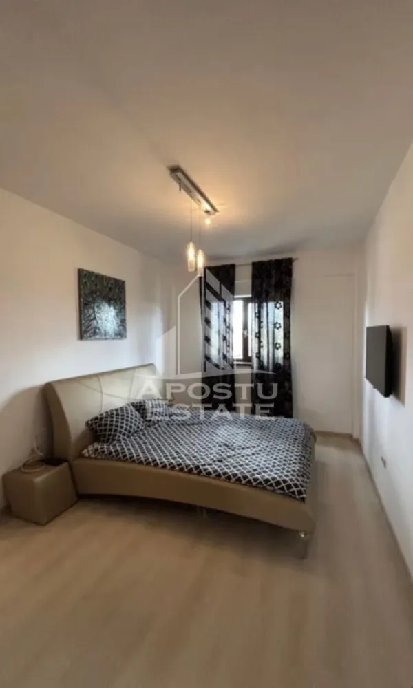 Apartament 2 camere, de inchiriat, Dumbravita, Timisoara - Agentia imobiliara APOSTU ESTATE va propune spre inchiriere un apartament cu 2 camere, spatios si luminos, situat in zona Dumbravita , o zona linistita si bine pozitionata din Timisoara, potrivit pentru cupluri,familii, sau studenti care isi doresc o locuinta unde sa se simta confortabil si cu acces facil catre scoli, statii de autobuz, supermarketuri , magazine de zona, parcuri.

Suprafata utila: 52 mp
Compartimentare eficienta:
-Hol de acces generos
-Bucatarie complet mobilata si utilata, cu loc de luat masa
-Living luminos si spatios
-Dormitor mobilat si utilat
-Baie prevazuta cu cada

Confort si facilitati:
-Incalzirea apartamentului: centrala proprie
-Incalzirea prin pardoseala
-Apartamentul este complet mobilat si utilat
-Nu se accepta animale de companie de catre proprietar

Localizare:
-Timis,Timisoara, zona Dumbravita – acces facil spre magazine, supermarketul Kaufland , scoli, parcuri si mijloace de transport in comun.

Ideal pentru:
-Familii
-Cupluri
-Studenti
-Straini

Disponibilitate: imediata
Pret chirie lunara: 400 euro 
Programeaza o vizionare pentru a-ti putea imagina viitorul aici!
ID intern: CP3136424