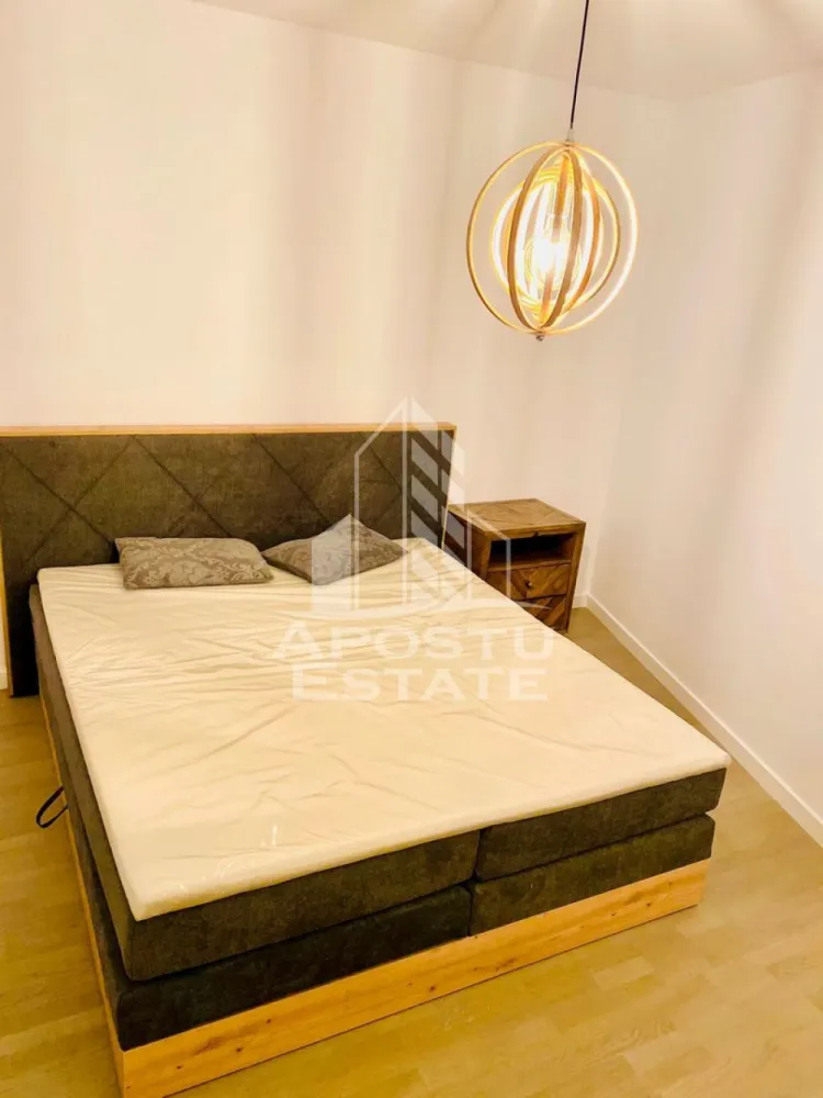 Apartament de vanzare cu 2 camere, Zona Take Ionescu, Timisoara - Agentia imobiliara APOSTU ESTATE va propune spre vanzare un apartament cu 2 camere open space situat la etajul 7 in zona Take Ionescu, Timisoara, judet Timis
Imobilul se intinde pe o suprafata utila de 60 mp si este compartimentat astfel:
- hol de acces
- living cu bucatarie open space
- dormitor
- baie cu cada
- balcon 
Confortul termic se realizeaza prin intermediul centralei pe imobil si al aerului conditionat. Smart home system pentru reglarea temperaturii.

Vecinatati:
- Mega Image
- Prospero
- IPJ Timis
- Piata Badea Cârțan
- Mijloace de transport in comun
- Facultatea de Medicina

Agentia imobiliara Apostu Estate va ofera consultanta bancara gratuita prin intermediul colaboratorilor nostri pentru alegerea celui mai potrivit tip de credit, astfel incat tu sa devi noul proprietar al acestui apartament.
Va asteptam cu drag la o vizionare!
ID INTERN : CP3130435