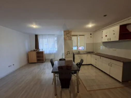 Apartament 3 camere 77 mp utili si parcare privata in zona Rahovei
