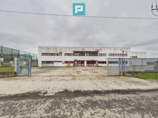Hală de producție, cu birouri și teren, în Sebiș