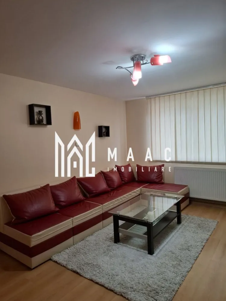 Apartament 3 camere I 66 mpu I Decomandat I Mihai Viteazu - MAAC Imobiliare propune spre închiriere un apartament cu 3 camere, situat în apropierea bulevardului Mihai Viteazu, Sibiu.

Suprafață utilă: 66 mp
Etaj: mansardă, etajul 5 cu pod deasupra.
An construcție: 2007

Compartimentare:
living,
bucătărie închisă,
2 dormitoare,
baie,
debara,
hol de acces.

Dotări și finisaje:
izolat exterior cu polistiren, interior și podul cu vată minerală,
centrală termică proprie + calorifere,
electrocasnice complete,
mașină de spălat vase,
aer condiționat portabil.

Disponibilitate și condiții:
disponibil începând cu 1 iulie 2026.
nu se acceptă animale de companie.
se percepe garanție în valoarea unei chirii lunare.

Pentru mai multe detalii, contactați MAAC Imobiliare și menționați ID CP3129814.