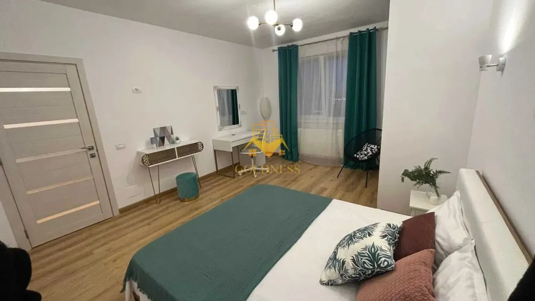 3 camere, Zona BMW, Pet Friendly, Parcare, Mega Image, Avram Iancu - GOLDNESS Imobiliare vă propune spre închiriere un apartament cu   3  camere complet mobilat și utilat, la etajul  4 într-un imobil de  7  etaje, în Cartierul Floresti, ZONA BMW- Avram Iancu
Dispune de loc de parcare!
 PET FRIENDLY 
Se află în apropierea stațiilor de transport în comun, magazine, restaurante, spații verzi, farmacii, etc. 
 Apartamentul este compartimentat astfel:
 - dormitor cu pat matrimonial, dressing, noptiere, birou, oglindă 
- dormitor cu pat matrimonial , dressing, noptiere, birou
 - living cu bucatarie open space complet utilată și mobilată, canapea extensibilă, loc de servit masa 
 - baie cu cadă, calorifer port prosop și dulap pentru depozitare.
 - balcon 4 mp.

Imobilul este dotat cu toate cele necesare- centrală proprie, frigider, plită , hotă, mașină de spălat haine, TV, AC,  etc. 

Dacă sunteți interesați de acest apartament și doriți să îl vizionați, dar și pentru alte oferte nu ezitați să ne contactați telefonic sau prin e-mail. Vă stăm la dispoziție!
Pentru intermediere se percepe un comision de 50% din prețul chiriei!
