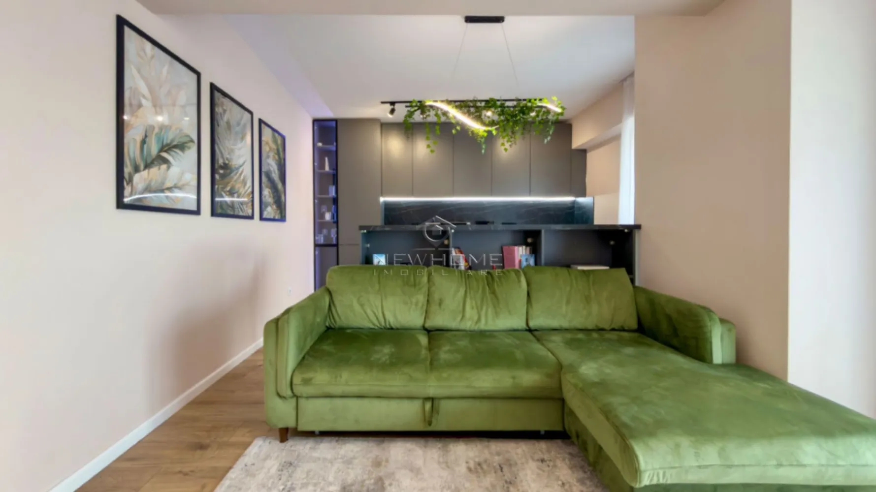 Apartament cu 2 camere, Parcare, West City Tower - NewHOME Imobiliare ofera spre închiriere un apartament modern cu 2 camere, situat în cartierul Manastur in complexul rezidențial West City Tower, amplasat la etajul 14 din 25, cu o priveliște deosebită.
Apartamentul beneficiază de finisaje premium și dotări moderne, oferind un confort ridicat pentru viitorii chiriași.

Compartiment astfel: Living cu bucătărie open-space, dormitor spațios, baie modernă, hol și balcon.
Apartamentul este dotat cu aer condiționat, încălzirea în pardoseală, și toate electrocasnicele necesare.
Dispune de loc de parcare în garajul subteran, inclus in pret.

Disponibil imediat. Nu se acceptă animale de companie.
Pentru mai multe informații sau pentru programarea unei vizionări, nu ezitați să ne contactați.