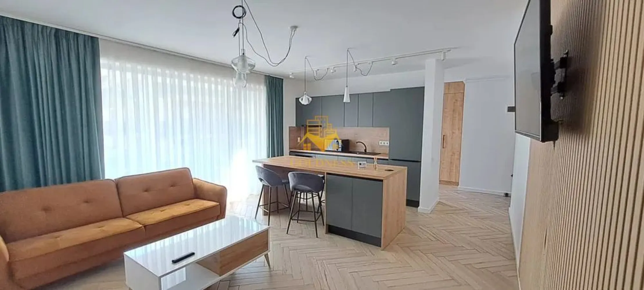 2 camere open space, Premium, Parcare, Zona Piata Abator, Marasti - GOLDNESS Imobiliare vă propune spre închiriere un apartament cu 2 camere complet mobilat și utilat, la etajul 3 într-un imobil de 4 etaje, în Cartierul .
Dispune de loc de parcare subterana!
Se află în apropierea stațiilor de transport în comun, magazine, restaurante, spații verzi, farmacii, etc. 

Apartamentul este compartimentat astfel:
 - dormitor cu pat matrimonial, dressing, noptiere
 - living cu bucatarie open space complet utilată și mobilată, canapea extensibilă, loc de servit masa 
 - baie cu dus walk-in, calorifer port prosop și dulap pentru depozitare.
 - 2 balcoane 10 mp.

Imobilul este dotat cu toate cele necesare- centrală proprie, frigider, aragaz, hotă, mașină de spălat haine si haine, televizor, etc. 

Dacă sunteți interesați de acest apartament și doriți să îl vizionați, dar și pentru alte oferte nu ezitați să ne contactați telefonic sau prin e-mail. Vă stăm la dispoziție!
Pentru intermediere se percepe un comision de 50% din prețul chiriei!