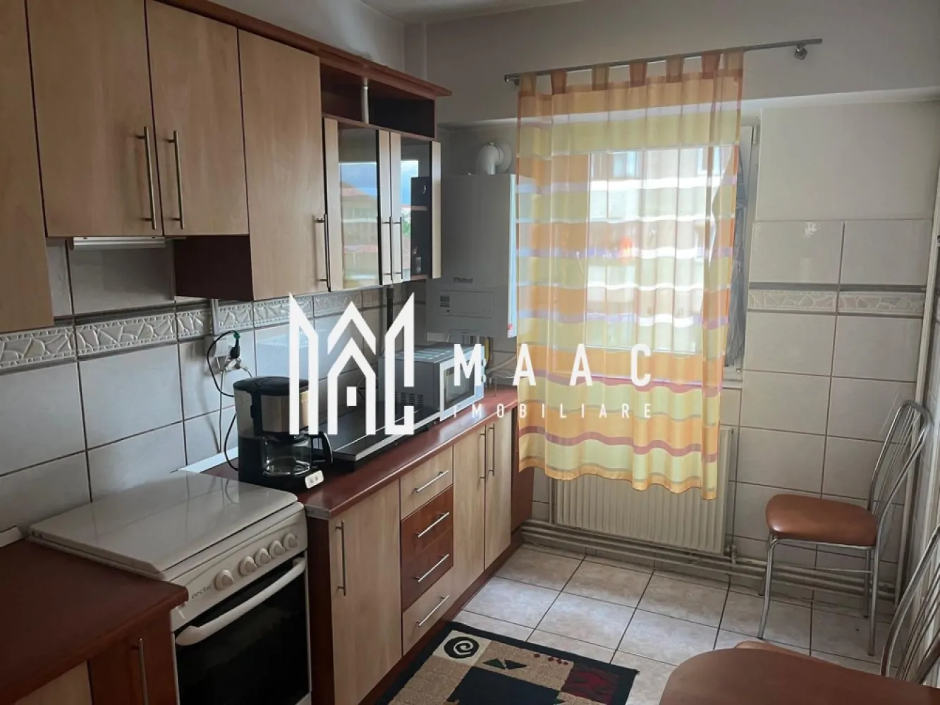 PET FRIENDLY I Apartament 3 Camere I Etaj 3 I Sos Alba Iulia - Îți prezentăm spre închiriere un apartament cu 3 camere, situat la etajul 3 din 7, într-un imobil într-o zonă bine conectată la facilități urbane. 
Cu o suprafață utilă de 68 mp, apartamentul este ideal pentru o familie, un cuplu sau persoane care caută un spațiu complet amenajat și gata de locuit.

Compartimentare și dotări:
✔️ Decomandat
✔️ 2 dormitoare
✔️ Living
✔️ Bucătărie separată
✔️ 2 băi
✔️ Balcon
✔️ Etaj 3 din 7
✔️ Complet utilat
✔️ Se acceptă animale de companie
✔️ Disponibil imediat

Locuința este luminoasă, bine întreținută și oferă confortul necesar pentru un trai relaxat. 

Acces rapid către mijloace de transport în comun, magazine, școli și alte puncte de interes.

Pentru mai multe informații sau pentru a programa o vizionare:ID: CP2555741