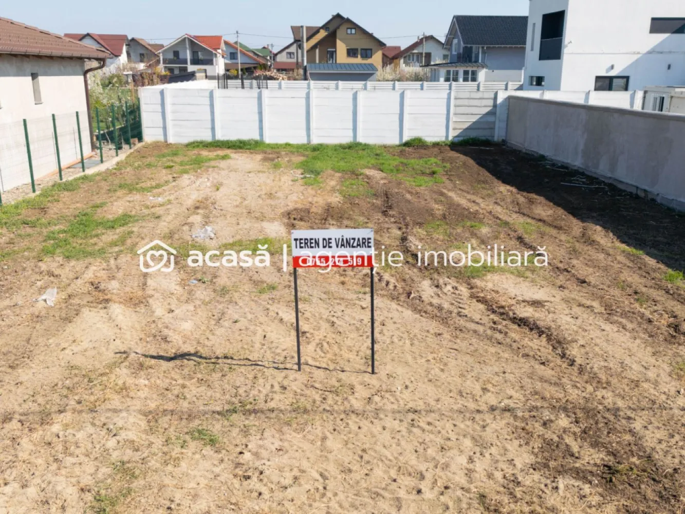 Teren intravilan 367 mp – Vladimirescu, Tineretului - COMISION 0 - Vă propunem spre vânzare un teren situat în Vladimirescu, în cartierul Tineretului, o zonă liniștită și în plină dezvoltare.

📐 Suprafață teren: 367 mp
📏 Front stradal: 15 ml
🏗️ POT: 40%
🏠 Regim de înălțime: P + 1E
🛣️ Acces: drum asfaltat
🔒 Împrejmuire: gard finalizat pe 3 laturi
⚡ Utilități: toate utilitățile disponibile la parcelă

Terenul este ideal pentru construcția unei locuințe personale, oferind un echilibru perfect între confort, accesibilitate și intimitate.

📞 Pentru mai multe detalii, sunați la: 0755 274 519 - Daniel Hord – Consultant imobiliar

Nu dispui de toată suma? Te ajutăm noi gratuit! Îți obținem oferte de la 16 bănci.
Ai o proprietate de vânzare în Arad și vrei să știi cât valorează cu adevărat?
Sună-mă pentru o evaluare gratuită, fără obligații.

Birou: ACASĂ | Agenție imobiliară Arad
Bulevardul Decebal 2, Arad 310133