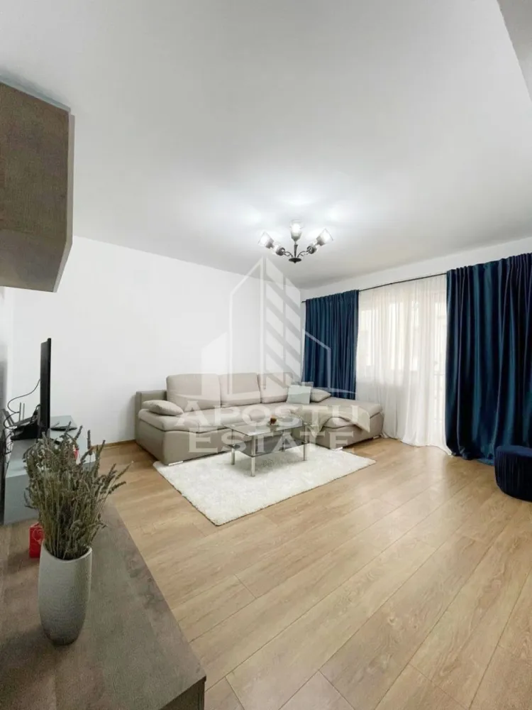 Apartament 3 camere decomandat, 63mp utili +balcon 5mp, etajul1-Giroc - Agentia imobiliara APOSTU ESTATE va ofera spre inchiriere un apartament cu 3 camere, situat la etajul 1 din zona planetelor, in Giroc jud Timis .
Beneficiaza de o suprafata de 63 mp utili + balcon de 5 mp.
Confortul termic se realizeaza cu ajutorul centralei proprii pe gaz cu calorifere,
Dispune de un loc de parcare .
Se vinde complet utilat si mobilat .
In apropiere avem statie de autobuz, Lidl, Penny, Mega Image, sala fitness, Banca Transilvania, Pepco, Kik, Profi non stop, farmacie, etc .

Compartimentare:
- Hol acces
- 2 dormitoare
- Baie
- Living 
- Bucatarie inchisa
- Balcon de 5 mp

Pretul este de 129.000 Euro negociabil
Va asteptam cu drag la o vizionare!
CP2971655