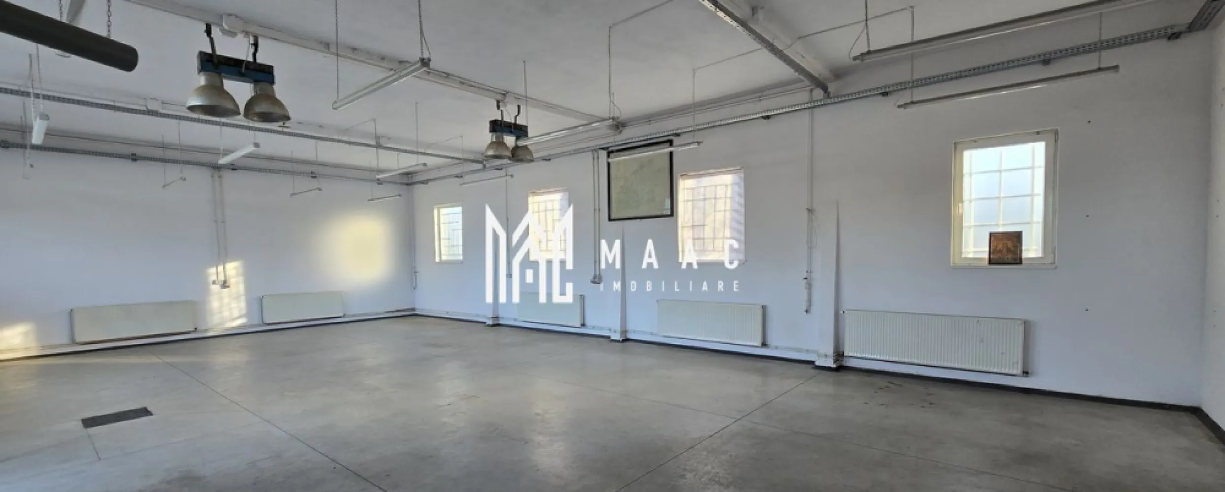 Hală încălzită | Curte proprie | Utilități - MAAC Imobiliare vă propune spre închiriere o hală open space, încălzită, cu capacitatea de 129 MPU, cu curte proprie de 690 mp, situată în Turnisor.

Imobilul beneficiază de toate utilitățile necesare desfășurării unei activități de depozitare sau producție.
Aceasta este dotată cu grup sanitar.

Pentru mai multe detalii, specificați CP2969086.