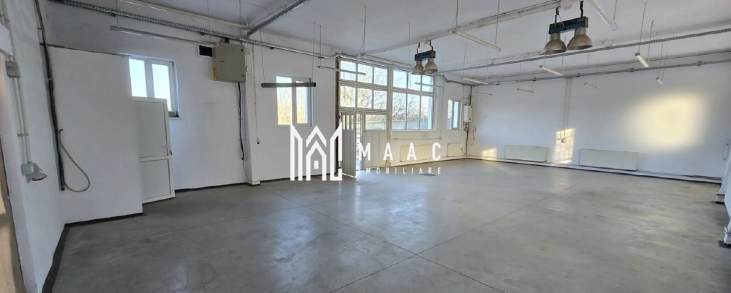 Hală încălzită | Curte proprie | Utilități - MAAC Imobiliare vă propune spre închiriere o hală open space, încălzită, cu capacitatea de 129 MPU, cu curte proprie de 690 mp, situată în Turnisor.

Imobilul beneficiază de toate utilitățile necesare desfășurării unei activități de depozitare sau producție.
Aceasta este dotată cu grup sanitar.

Pentru mai multe detalii, specificați CP2969086.