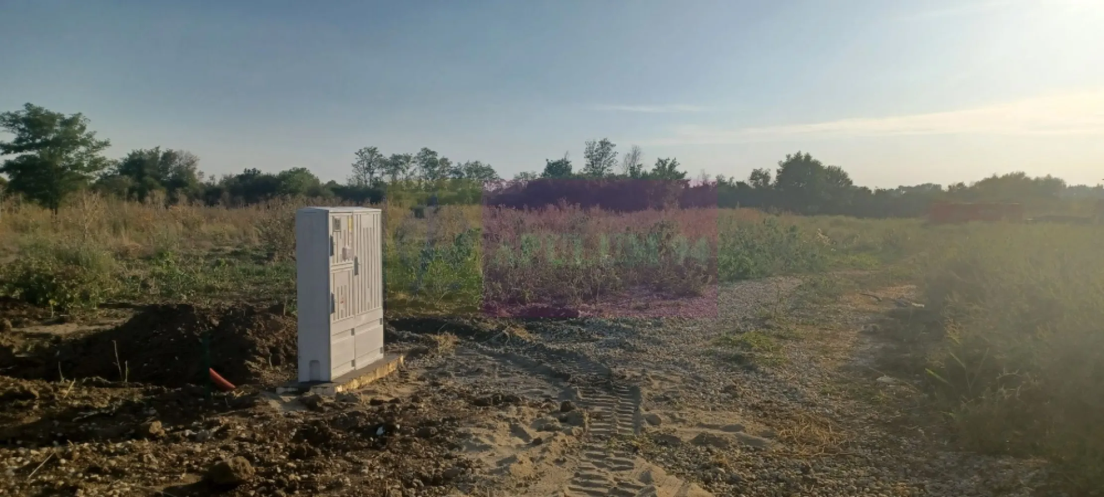 Săbăreni, lot de casă 500 mp, curent lângă teren - Săbăreni, teren intravilan construibil cu suprafata de 500 mp, cu 18 m front stradal. Zona rezidentială, locuințe parter sau p+1E, cu posibilitate racordare la rețeaua de curent electric. Preț lot 500 mp + cotă de drum = 19.500 EUR. Nu se plătește comision sau TVA