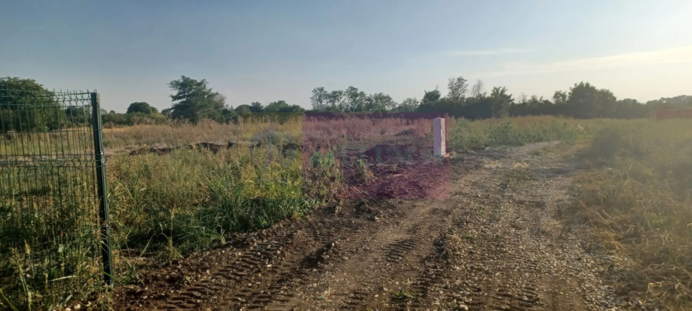 Săbăreni, lot de casă 500 mp, curent lângă teren - Săbăreni, teren intravilan construibil cu suprafata de 500 mp, cu 18 m front stradal. Zona rezidentială, locuințe parter sau p+1E, cu posibilitate racordare la rețeaua de curent electric. Preț lot 500 mp + cotă de drum = 19.500 EUR. Nu se plătește comision sau TVA