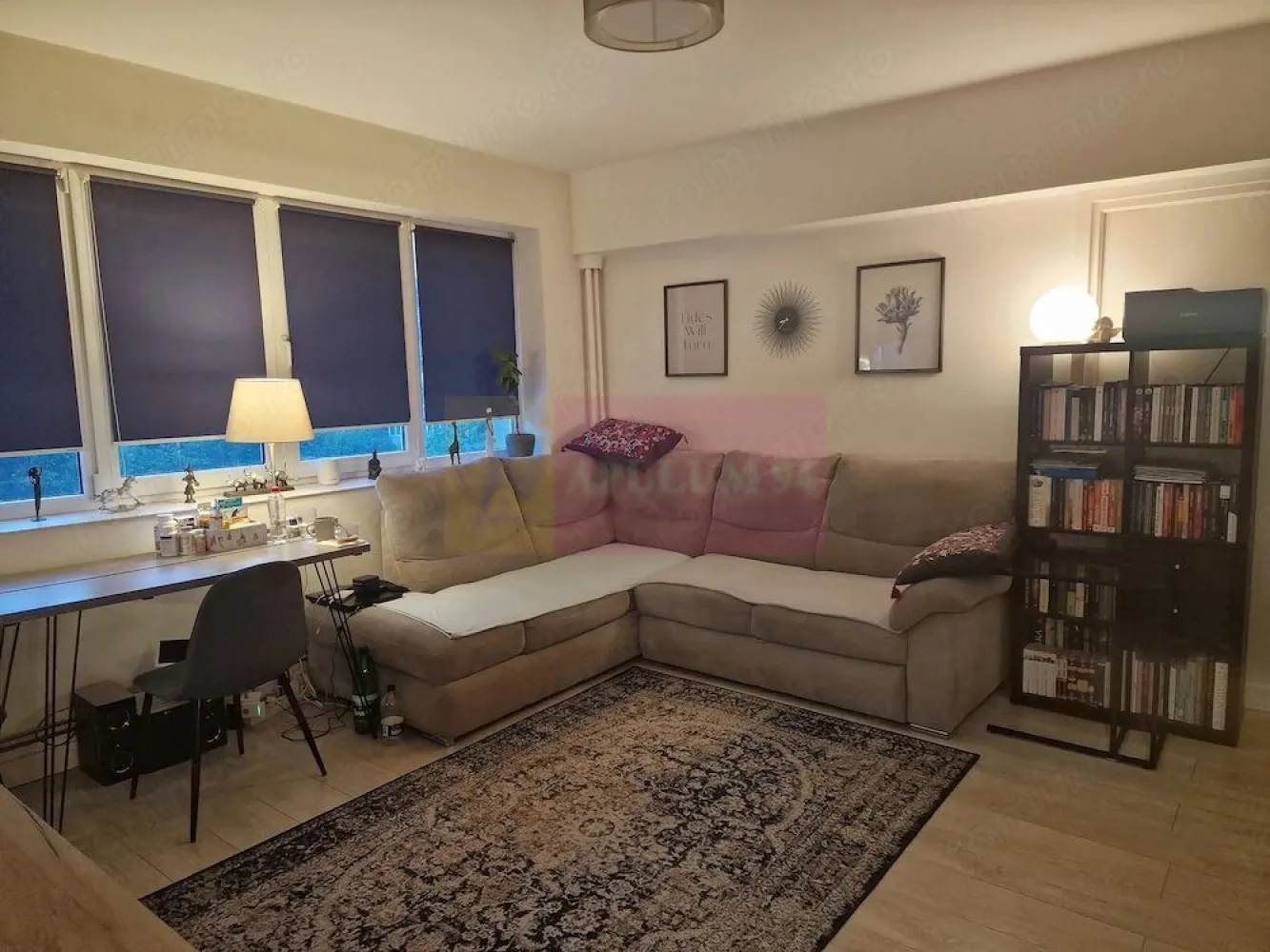 3 Camere Mihalache - Popişteanu I Etaj 5 10 | Bloc Reabilitat - Agentia Imobiliara Apulum 94, va propune
Apartament cu 3 camere, situat pe Bd. Ion Mihalache, zona Popişteanu, într-un bloc de 10 etaje construit din cărămidă cu structura beton armat (1963), anvelopat termic. Suprafață: 59,74 mp (totală), etaj 5 10, două lifturi.
Se vinde semi mobilat(mai puțin un dormitor) și utilat (frigider, cuptor electric, plita pe gaz, mașină de spălat.
 Instalații sanitare schimbate, tablou electric nou, geamuri termopan, uşă metalică. 
Baie şi bucătărie renovate acum 4 ani. Parchetul din sufragerie necesită recondiţionare. 
Loc de parcare ADP și boxă mare la subsol (în folosință). 
Blocul este incadrat in urgenta 2
Acordam sprijin si consiliere clientilor care doresc achizitia prin credit imobiliar.
5 minute de Metrou 1 Mai, aproape de Piața Domenii și Parcul Agronomiei.