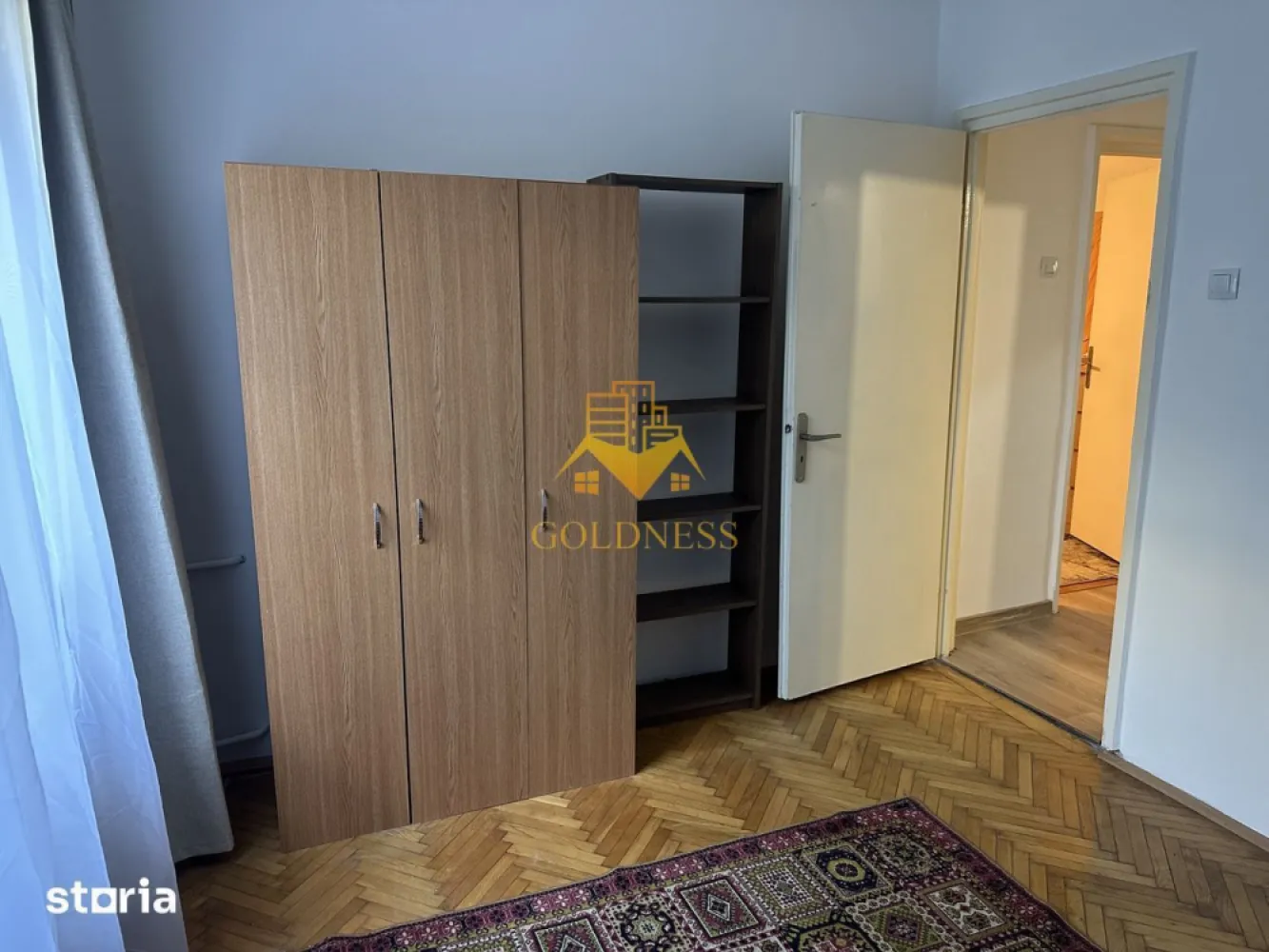2 camere decomandate, Gheorgheni, FSEGA, Iulius Mall, Unirii - GOLDNESS Imobiliare vă propune spre închiriere un apartament cu 2 camere complet mobilat și utilat, la Parter într-un imobil de 4 etaje, în Cartierul Gheorgheni
Se află în apropierea stațiilor de transport în comun, magazine, restaurante, spații verzi, farmacii, etc. 

Apartamentul este compartimentat astfel:
 - dormitor cu canapea extensibilă, dressing, noptiere
 - dormitor cu canapea extensibilă, dressing
 - bucătărie complet utilată și mobilată, loc de servit masa 
 - baie cu dus walkin, calorifer port prosop și dulap pentru depozitare.

Imobilul este dotat cu toate cele necesare- termoficare cu contor, frigider, aragaz, hotă, mașină de spălat haine, etc. 

Dacă sunteți interesați de acest apartament și doriți să îl vizionați, dar și pentru alte oferte nu ezitați să ne contactați telefonic sau prin e-mail. Vă stăm la dispoziție!
Pentru intermediere se percepe un comision de 50% din prețul chiriei!