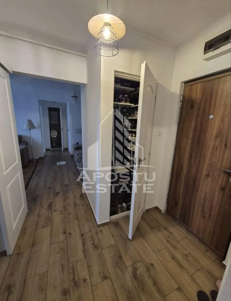 Apartament cu 3 camere de vanzare, decomandat, zona Sagului, Timisoara
