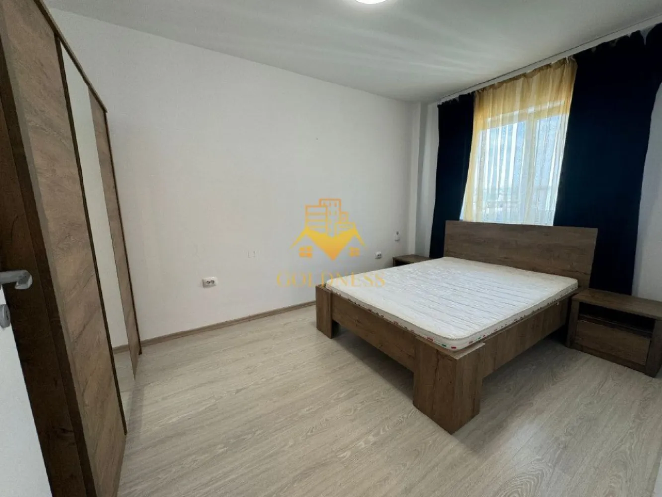 2 camere, modern, bloc nou, Baciu, Galaxiei zona Old GYM, Pet Friendly - GOLDNESS Imobiliare vă propune spre închiriere un apartament cu 2 camere complet mobilat și utilat, la etajul 7 într-un imobil de 7 etaje, în Baciu. Apartamentul este compartimentat astfel:
 - dormitor cu pat matrimonial, spatiu pentru depozitare
 - living cu bucatarie open-space complet utilată, canapea extensibilă, loc de servit masa 
 - baie cu cada, calorifer port prosop inox și dulap pentru depozitare.

Imobilul este dotat cu toate cele necesare- centrală proprie, mașină de spălat haine, frigider, plită electrică, hotă, etc. 
Se află în apropierea stațiilor de transport în comun, magazine, restaurante, spații verzi, farmacii, etc. 
Posibilitate de parcare in zona !

Dacă sunteți interesați de acest apartament și doriți să îl vizionați, dar și pentru alte oferte sau detalii nu ezitați să ne contactați telefonic sau prin e-mail - goldnessimobiliare@gmail.com. Vă stăm la dispoziție!
Pentru intermediere se percepe un comision de 75% din prețul chiriei!