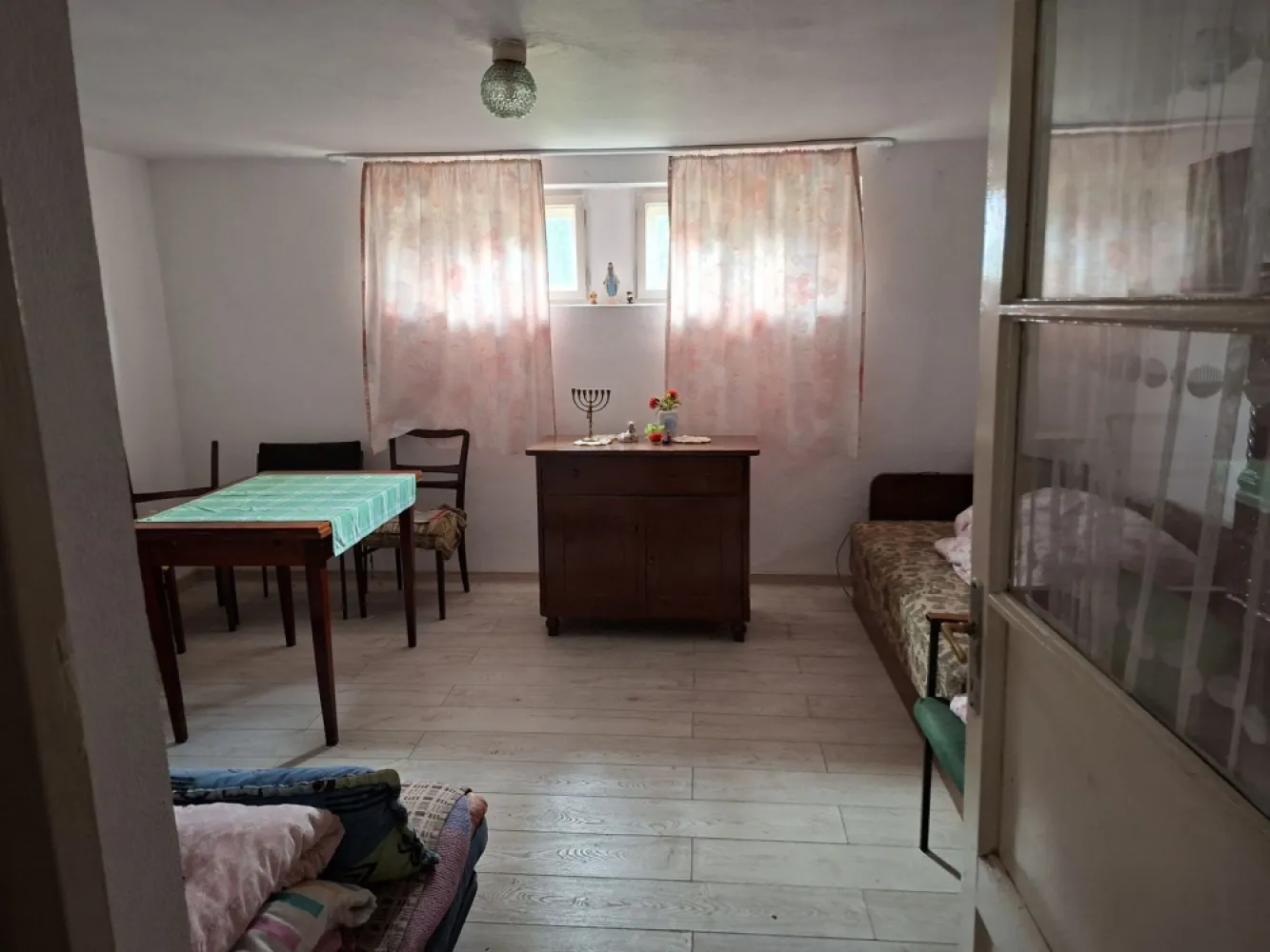 BRASADAS vinde casa individuala 8 cam 8.6a zona Baritiu. - Agenția imobiliara BRASADAS vinde apartament cu 8 camere si teren aferent de 860 mp. in zona Baritiu. 
Casa necesita renovare.
Www.brasadas.com.