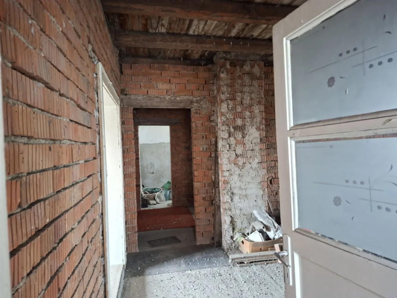 BRASADAS vinde casa individuala 8 cam 8.6a zona Baritiu.