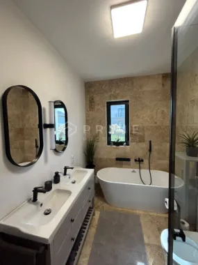 Casă modernă de închiriat – Eleganță și confort în Livezeni