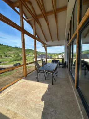 Casă modernă de închiriat – Eleganță și confort în Livezeni