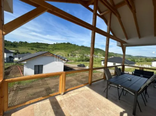 Casă modernă de închiriat – Eleganță și confort în Livezeni