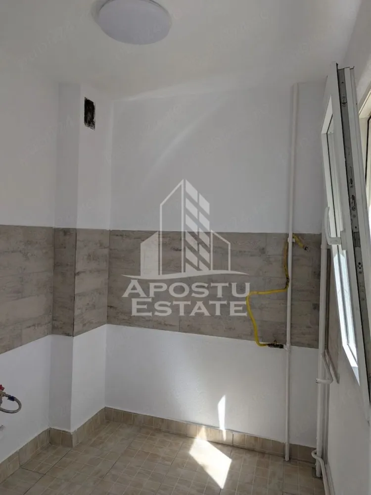 Apartament cu 2 camere de vanzare, etaj 1, zona Sagului, Timisoara - Agentia imobiliara APOSTU ESTATE are placerea de a va oferi spre vanzare un apartament cu 2 camere, nedecomandat, localizat in judetul Timis, Timisoara, zona Sagului.
Apartamentul este situat la etajul 1 si are o suprafata utila de 35 mp.
Compartimentare:
- hol de acces
- bucatarie
- living
- dormitor
- baie cu dus
Confortul termic este realizat prin intermediul termoficarii.
Apartamentul este renovat complet.
Vecinatati: statie de autobuz, magazine, piata, institutii farmaceutice, institutii bancare, institutii de invatamant, etc.
Agentia imobiliara Apostu Estate va ofera consultanta bancara gratuita prin intermediul colaboratorilor nostri pentru alegerea celui mai potrivit tip de credit, astfel incat tu sa devi noul proprietar al acestui apartament.
Va asteptam cu drag la o vizionare chiar astazi!
ID: CP3048543.