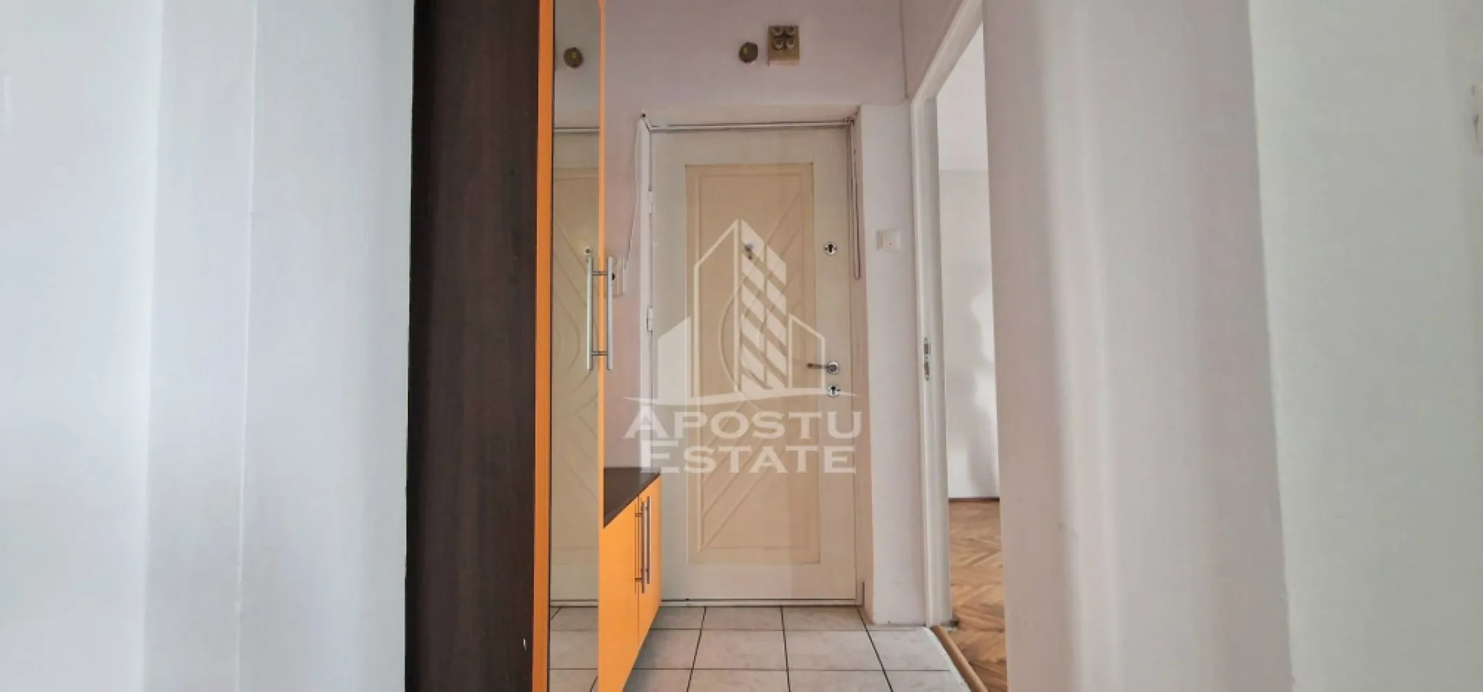 Apartament 1 camera,zona Alfa - Apostu Estate vă oferă spre închiriere un apartament cu o cameră, situat în zona Alfa, într-o locație excelentă, aproape de mijloacele de transport în comun, oferind acces rapid către toate punctele de interes ale orașului.
Locuința beneficiază de o poziționare ideală pentru persoanele care își doresc confort și accesibilitate, fiind în apropierea numeroaselor locuri de joacă, parcuri și zone verzi, perfecte pentru relaxare și petrecerea timpului liber.
Apartamentul este potrivit atât pentru o persoană, cât și pentru un cuplu, oferind un ambient plăcut și funcțional.
Pentru mai multe detalii și programarea unei vizionări, contactați echipa Apostu Estate!
 CP3137847
