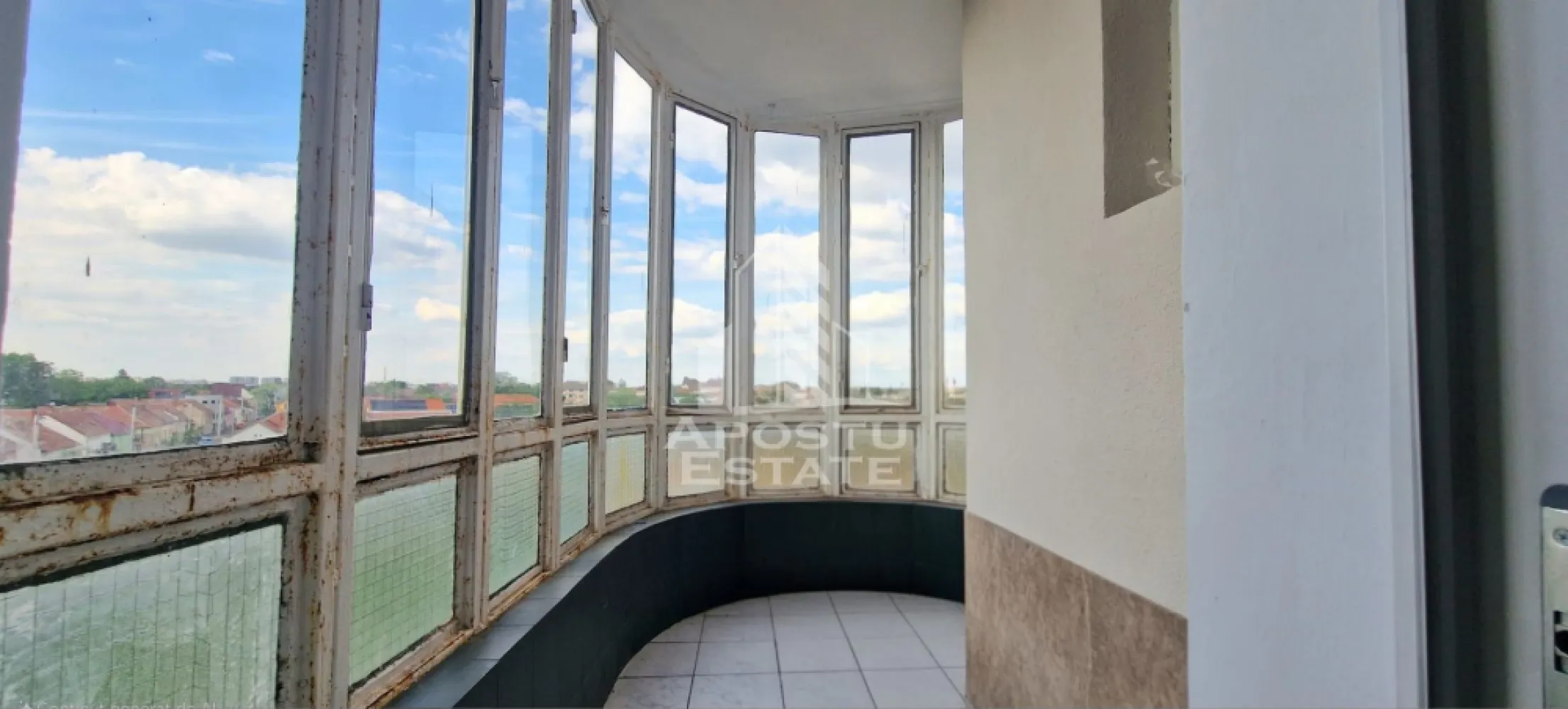 Apartament 1 camera,zona Alfa - Apostu Estate vă oferă spre închiriere un apartament cu o cameră, situat în zona Alfa, într-o locație excelentă, aproape de mijloacele de transport în comun, oferind acces rapid către toate punctele de interes ale orașului.
Locuința beneficiază de o poziționare ideală pentru persoanele care își doresc confort și accesibilitate, fiind în apropierea numeroaselor locuri de joacă, parcuri și zone verzi, perfecte pentru relaxare și petrecerea timpului liber.
Apartamentul este potrivit atât pentru o persoană, cât și pentru un cuplu, oferind un ambient plăcut și funcțional.
Pentru mai multe detalii și programarea unei vizionări, contactați echipa Apostu Estate!
 CP3137847
