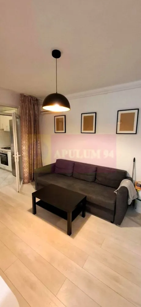 Apartament 2 camere Viva Residence, mobilat complet, aproape de metrou - Disponibil de la 1 August 2026.
Apartament 2 camere semidecomandat, 48 mp, etaj 5/9 cu lift, în Viva Residence, sector 4, Drumul Binelui. La 5 min de metrou Aparatorii Patriei, aproape de Sun Plaza și Grand Arena.

Dotări:

-Bucătărie separată: frigider, aragaz, hotă, cuptor
-Mașină de spălat rufe
-2 aparate AC (în ambele camere)
-TV, internet , interfon
-Centrală proprie, apometre
-Geamuri termopan, parchet, gresie, faianță
-Baie cu cadă

Detalii:
- Pet friendly ( se achita 2 luni garantie )
- Loc parcare: 50 €/lună (opțional)
- Contract minim 12 luni
Preț: 450 €/lună
Garanție: 2 luni chirie (1 lună garantie se poate plati in 2 transe )
Avans: 1 lună chirie
Onorariu Agentie 0

Sună pentru vizionare!