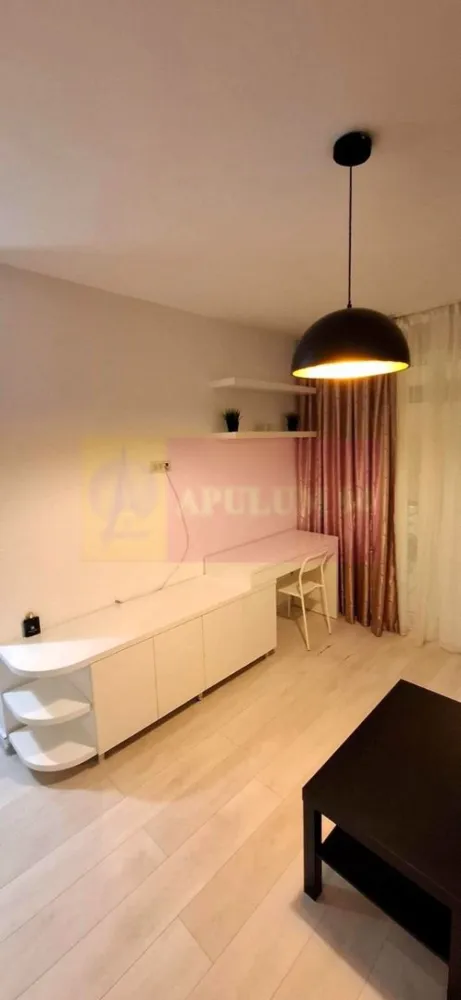 Apartament 2 camere Viva Residence, mobilat complet, aproape de metrou - Disponibil de la 1 August 2026.
Apartament 2 camere semidecomandat, 48 mp, etaj 5/9 cu lift, în Viva Residence, sector 4, Drumul Binelui. La 5 min de metrou Aparatorii Patriei, aproape de Sun Plaza și Grand Arena.

Dotări:

-Bucătărie separată: frigider, aragaz, hotă, cuptor
-Mașină de spălat rufe
-2 aparate AC (în ambele camere)
-TV, internet , interfon
-Centrală proprie, apometre
-Geamuri termopan, parchet, gresie, faianță
-Baie cu cadă

Detalii:
- Pet friendly ( se achita 2 luni garantie )
- Loc parcare: 50 €/lună (opțional)
- Contract minim 12 luni
Preț: 450 €/lună
Garanție: 2 luni chirie (1 lună garantie se poate plati in 2 transe )
Avans: 1 lună chirie
Onorariu Agentie 0

Sună pentru vizionare!