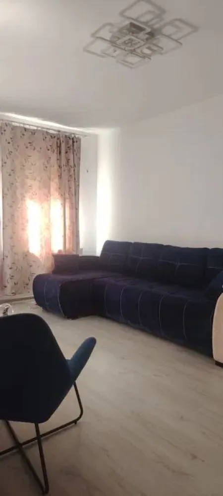 Apartament de Vanzare - 2 camere 51 mp - gradina + loc parcare - Vă prezentăm spre vânzare un apartament modern cu 2 camere, decomandat, situat la parterul unui imobil cu 8 etaje, finalizat în anul 2019, pe Strada Biruinței, în Popești-Leordeni.

Cu o suprafață utilă de 51 mp, locuința este eficient compartimentată și se remarcă printr-un avantaj rar întâlnit: o grădină proprie de 27 mp, perfectă pentru momente de relaxare, activități în aer liber sau amenajarea unui spațiu verde personal.

Apartamentul se vinde complet mobilat și utilat, fiind pregătit pentru mutare imediată, fără investiții suplimentare.

În plus, proprietatea beneficiază de loc de parcare amplasat chiar în fața grădinii și la intrarea în bloc, oferind un plus de confort și accesibilitate.

📍 Amplasarea este una excelentă, într-o zonă liniștită și bine dezvoltată, cu supermarketuri, creșă și grădiniță în apropiere. Stația de metrou Berceni se află la aproximativ 15 minute de mers pe jos, asigurând acces rapid către București.

Detalii principale:

2 camere decomandate

Suprafață utilă: 51 mp

Grădină proprie: 27 mp

P/8 

Bloc finalizat în 2019
Complet mobilat și utilat
Loc de parcare inclus

💰 Preț: 116.000 €

O proprietate ideală pentru cei care își doresc confortul unui apartament modern, completat de avantajele unei grădini private și ale unei locații foarte bine conectate. Pentru detalii și vizionări, vă stăm la dispoziție.

Alexximob Estate - tel. 0751454742

comision 1000 e.