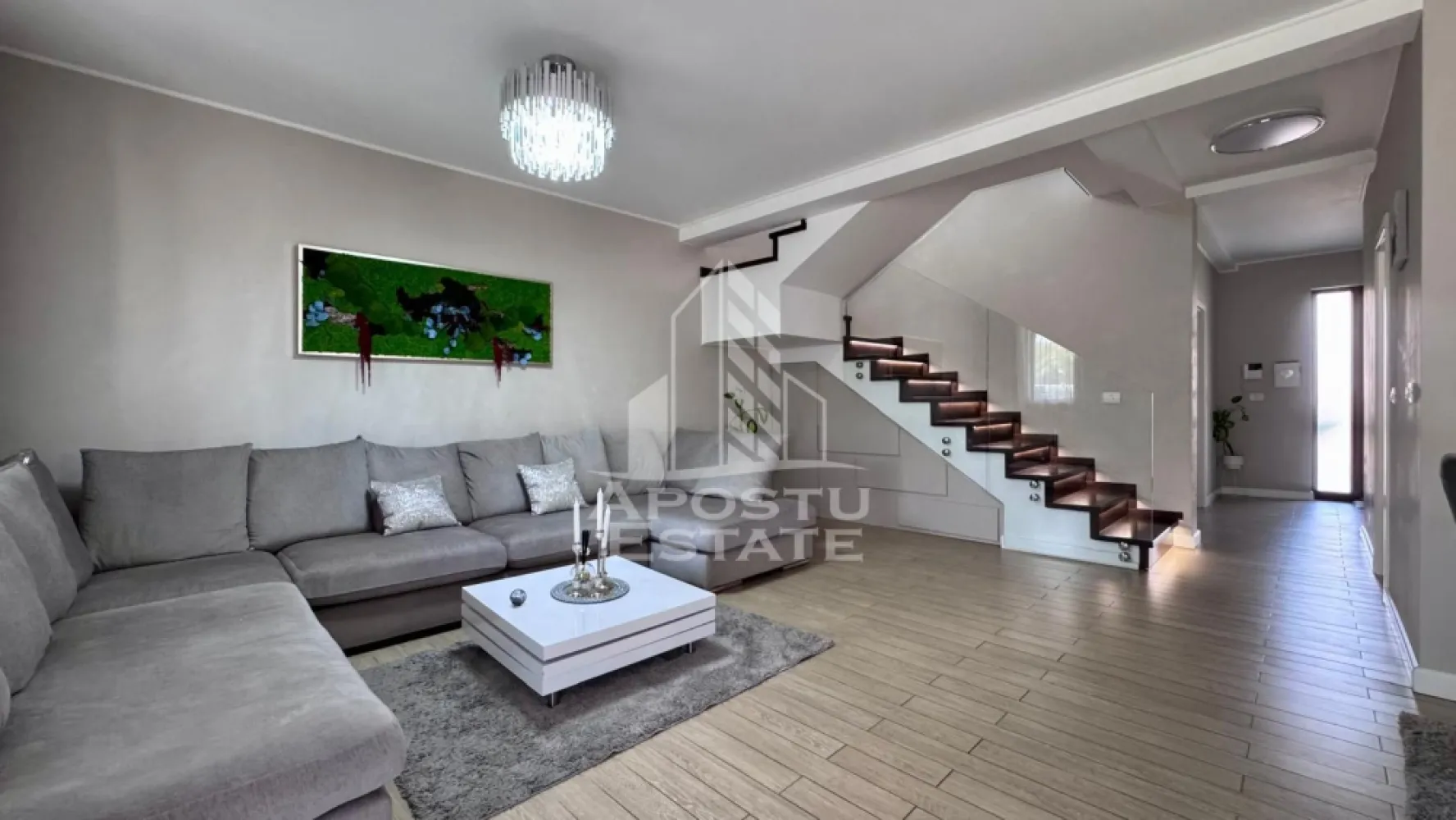 Casa curte proprie , 4 camere , Dumbravita , Timisoara judet Timis - Agentia Imobiliara APOSTU ESTATE va ofera spre vanzare o casa cu 4 camere in Dumbravita , Timisoara , judet Timis.
Compartimentare:
- 3 dormitoare
-1 living
-1 bucatarie
-2 bai
-1 dressing
-terasa si curte proprie
La parter, proprietatea dispune de un living foarte luminos si spatios, amenajat pentru a oferi confort si un ambient placut intregii familii. 
Din living exista acces direct catre terasa si curtea proprie, ideale pentru relaxare si petrecerea timpului in aer liber.
Bucataria este inchisa, separata prin usa, fiind complet mobilata si utilata, oferind suficient spatiu pentru pregatirea si servirea mesei in conditii de confort.
Tot la parter se afla un hol de acces si o baie dotata cu dus si geam, care beneficiaza de lumina naturala si ventilatie eficienta.
La etaj gasim un hol generos din care se face accesul catre toate incaperile. 
Zona de noapte este compusa din trei dormitoare, dintre care un dormitor matrimonial si inca doua dormitoare luminoase, potrivite pentru copii, oaspeti sau birou.
Pe acelasi nivel se afla si un dressing practic, care ofera spatiu suplimentar pentru depozitare, precum si o a doua baie dotata cu dus, deservind confortabil intreaga familie.
Casa se remarca prin compartimentarea bine gandita, spatiile luminoase si accesul direct catre terasa si curtea proprie, fiind o alegere excelenta pentru cei care isi doresc o locuinta confortabila si functionala.
Proprietatea este amplasata intr-o zona rezidentiala apreciata din Dumbravita, cu acces rapid catre Timisoara si principalele puncte de interes din zona.
Puncte de interes in apropiere:
 • Lidl, Kaufland, Auchan, IKEA
 • Galaxy Shopping Dumbravita
 • Statii transport in comun: Ferventia II, Bucuresti, N. Balcescu, Ion Creanga
 • Linii de transport: M45, M14, M49, E1, E2
 • Gradinite si scoli in zona
 • Farmacii, restaurante si cafenele
 • Acces rapid catre Calea Aradului si Timisoara

Va asteptam cu drag la o vizionare

ID INTERN: CP3129763